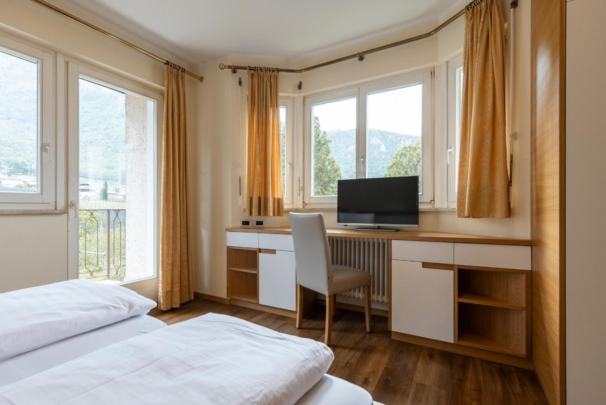 Weingarten Terlan - Rooms & Breakfast Room photo